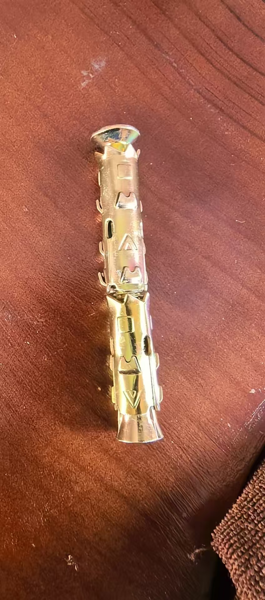 穿山刺膨脹螺絲